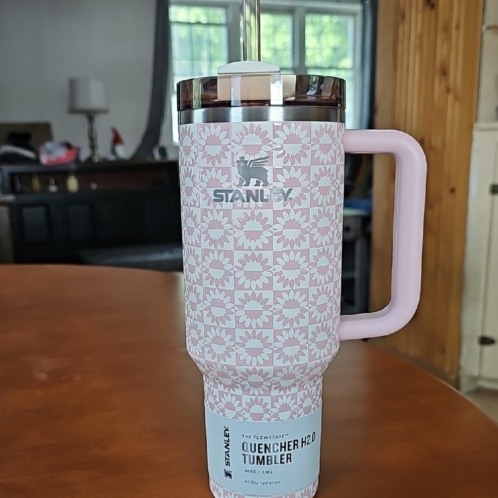 Stanley 40 oz Quencher H2.0 Flowstate Tumbler